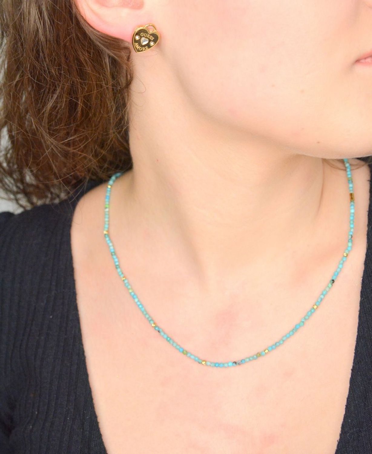 Kolczyki GUESS serca z cyrkonią JUBE05058JWYGT-U Damskie kolczyki Guess JUBE05058JWYGT-U to błyszczące dodatki, które podkreślają piękno każdej użytkowniczki. Wykonane ze stali szlachetnej, ozdobione cyrkonią.1.jpg