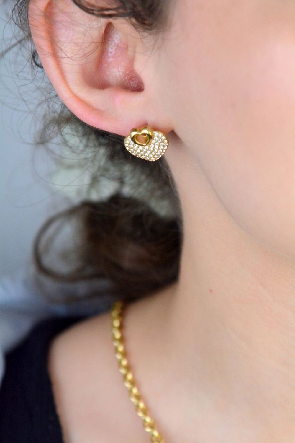 Pozłacane kolczyki Guess Crazy In Love Serca z cyrkonią  cyrkonia 1,5 cm.jpg