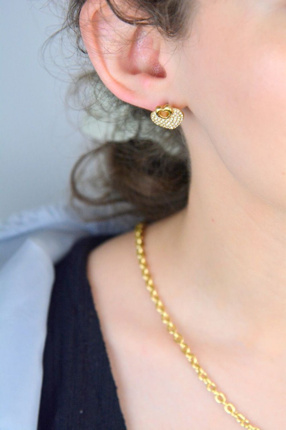 Pozłacane kolczyki Guess Crazy In Love Serca z cyrkonią  cyrkonia 1,5 cm.jpg