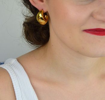 Odkryj kolczyki Guess JUBE05339JWYGTU – pozłacane, eleganckie łezki ze stali szlachetnej. Styl, blask i wygoda noszenia. Kup online w atrakcyjnej cenie! (3).JPG