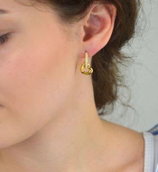 kolczyki Guess, kolczyki pozłacane, kolczyki z kryształkami, kolczyki łańcuch, kolczyki 20 mm, GUESS JUBE05465JWYGTU, kolczyki stal szlachetna, kolczyki dla kobiet, biżuteria Guess, nowoczesna biżuteria damska (1).JPG