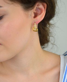 kolczyki Guess, kolczyki pozłacane, kolczyki z kryształkami, kolczyki łańcuch, kolczyki 20 mm, GUESS JUBE05465JWYGTU, kolczyki stal szlachetna, kolczyki dla kobiet, biżuteria Guess, nowoczesna biżuteria damska (3).JPG