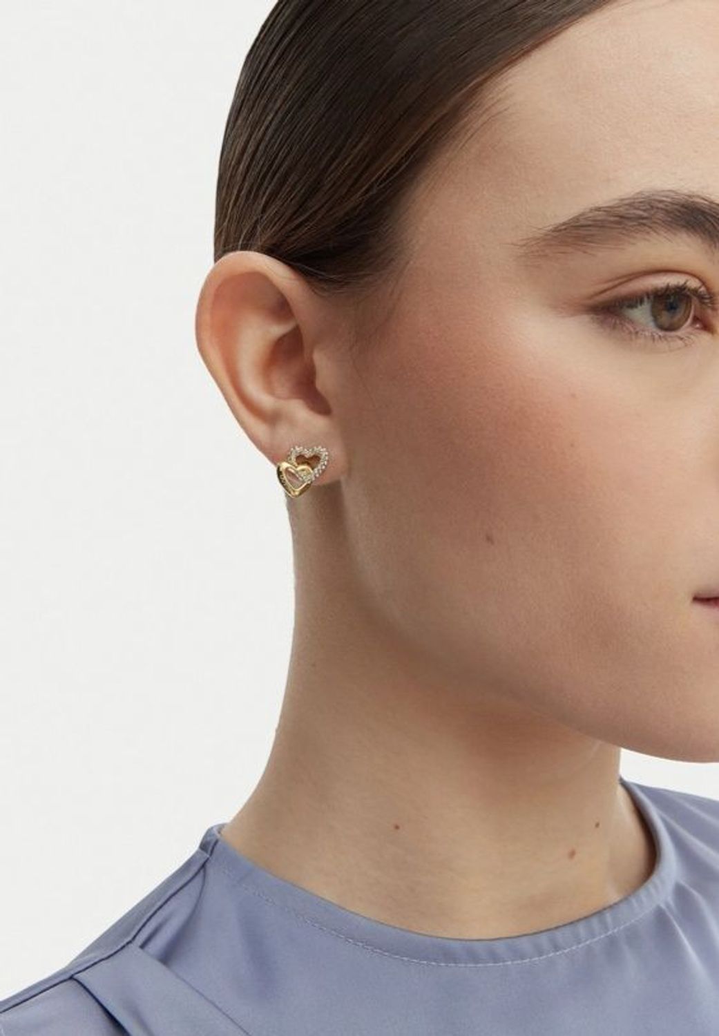Kolczyki damskie Guess JUBE06015JWYGTU złote serca z cyrkoniami (5).jpg