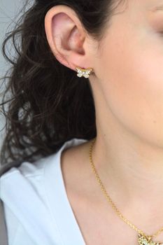 Kolczyki damskie Guess motylki złote z perłą i cyrkoniami JUBE06127WYGT-U (2).jpg