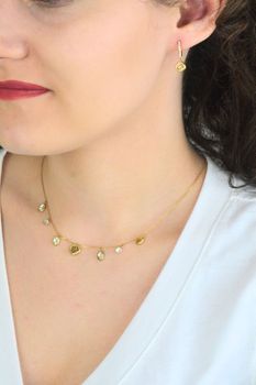 Kolczyki Guess Stalowe Złote z Cyrkoniami i Zawieszką Logo2 JUBE06151JWYGT-U (2).jpg