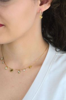 Kolczyki Guess Stalowe Złote z Cyrkoniami i Zawieszką Logo2 JUBE06151JWYGT-U (3).jpg