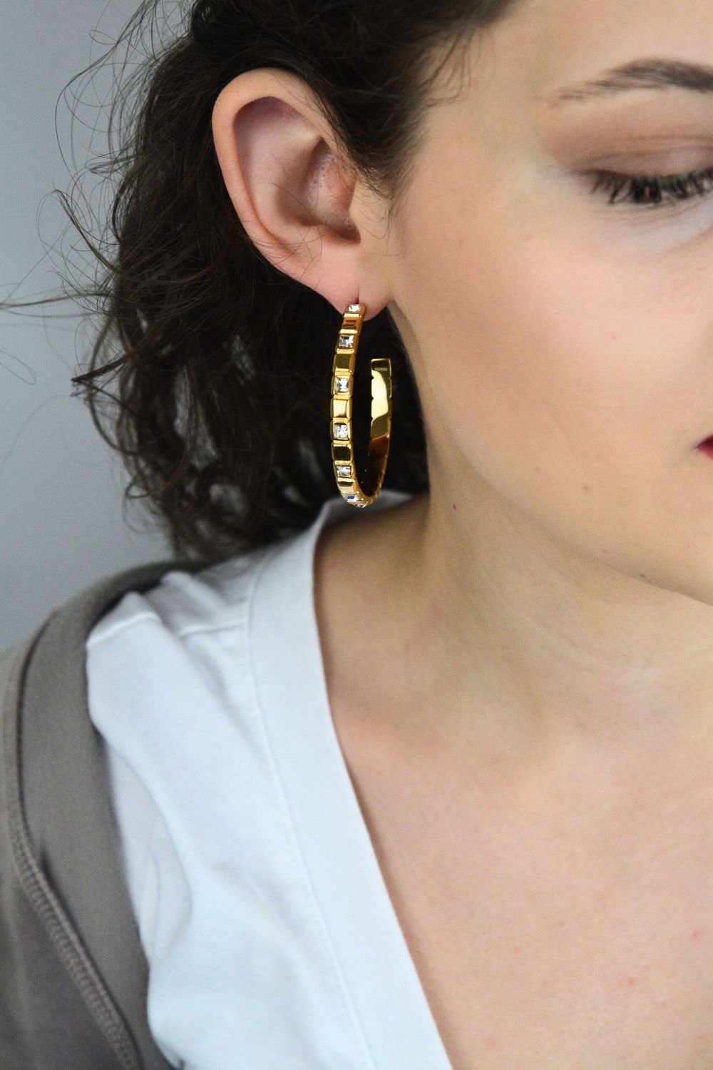 Kolczyki damskie Guess duże koła złote z cyrkoniamid.jpg