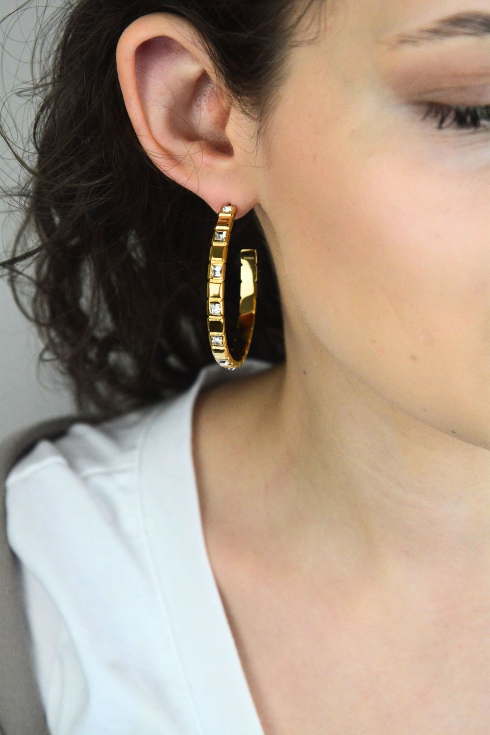 Kolczyki damskie Guess duże koła złote z cyrkoniamid.jpg