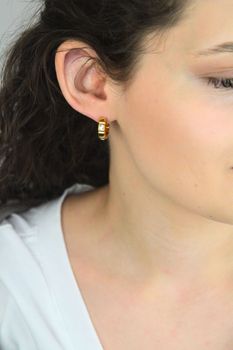 Kolczyki Guess Stalowe Złote JUBE06183JWYGT-U – Koła z Cyrkoniami i Kwadracikamidf (3).jpg