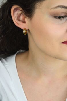 Kolczyki Guess Stalowe Złote JUBE06183JWYGT-U – Koła z Cyrkoniami i Kwadracikamidf (4).jpg