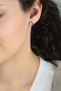 Kolczyki Guess Stalowe Srebrne z Cyrkoniami JUBE06240JWRHT-U – Księżyc i Gwiazdkif (3).jpg