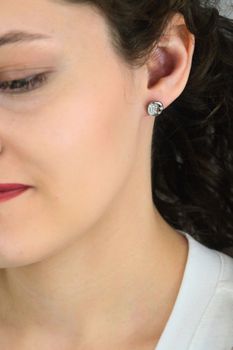 Kolczyki Guess Stalowe Srebrne z Cyrkoniami JUBE06240JWRHT-U – Księżyc i Gwiazdkif (4).jpg