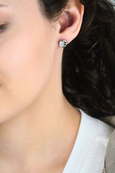 Kolczyki Guess Stalowe Srebrne z Cyrkoniami JUBE06240JWRHT-U – Księżyc i Gwiazdkif (5).jpg