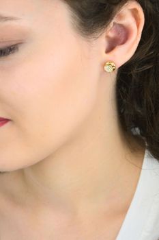 Kolczyki Guess Stalowe Pozłacane z Cyrkoniami JUBE06240JWYGT-U – Księżyc i Gwiazdki (5).jpg