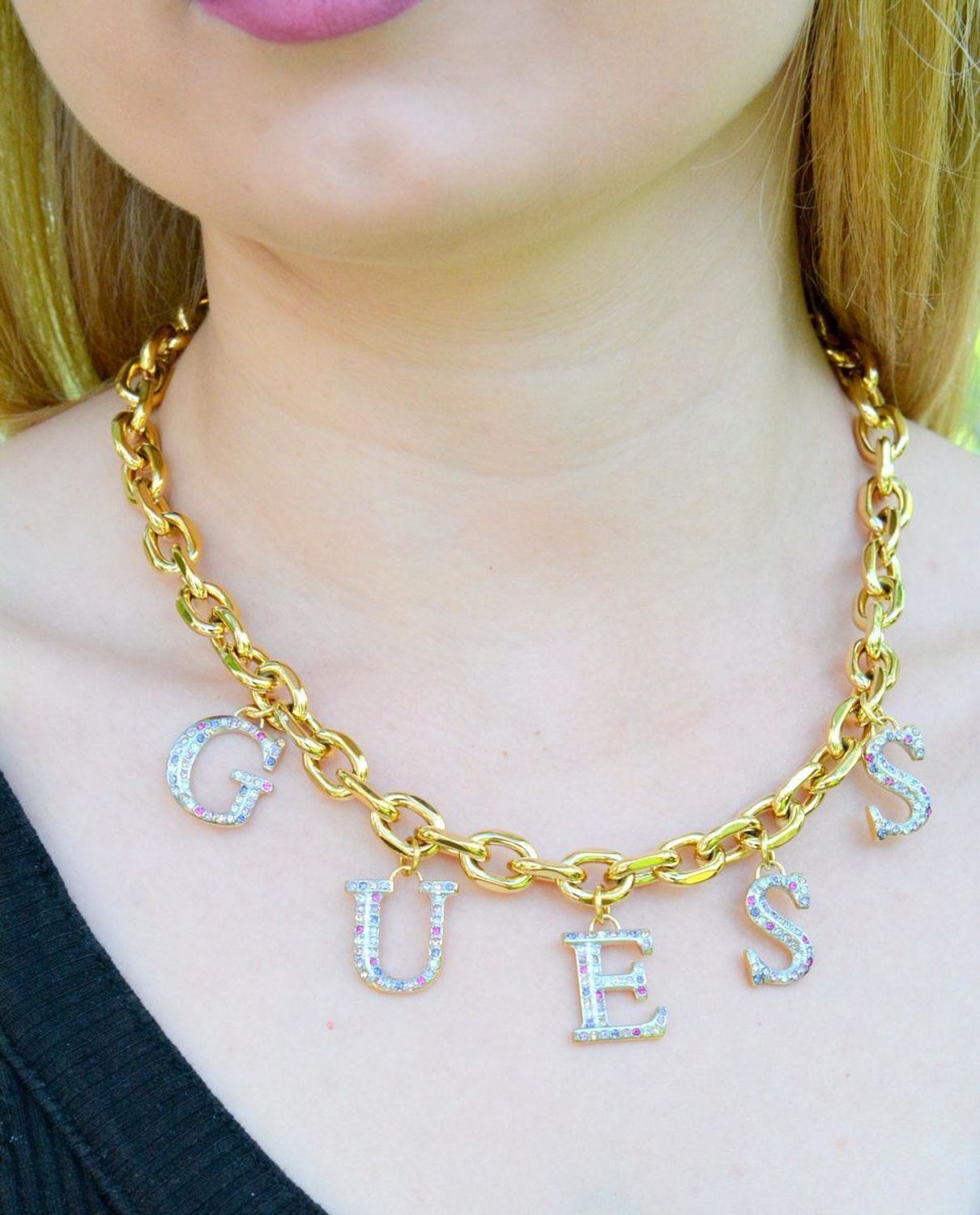 Naszyjnik damski Guess z kolorowymi kamieniami JUBN02217JWYGMCT-U 45 cm.jpg