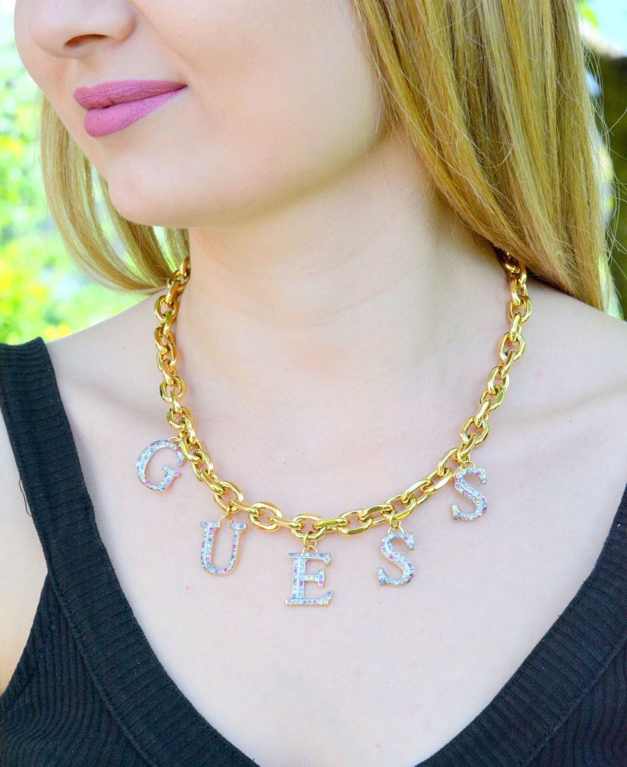 Naszyjnik damski Guess z kolorowymi kamieniami JUBN02217JWYGMCT-U 45 cm.jpg