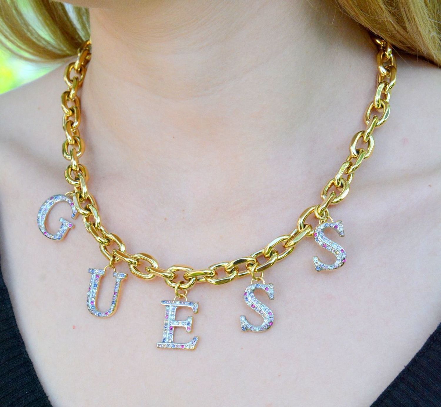 Naszyjnik damski Guess z kolorowymi kamieniami JUBN02217JWYGMCT-U 45 cm.jpg