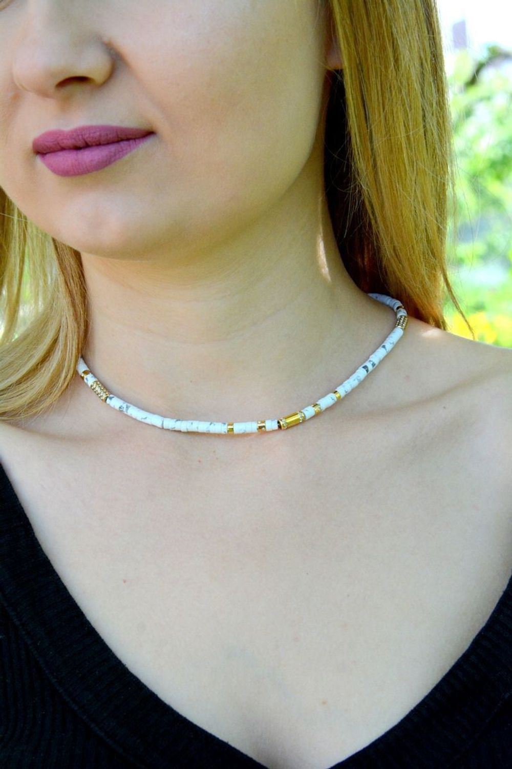 Naszyjnik damski GUESS pokryty złotem z kamieniami naturalnymi Biały Turkus JUBN03075JWYGWHT-U.jpg