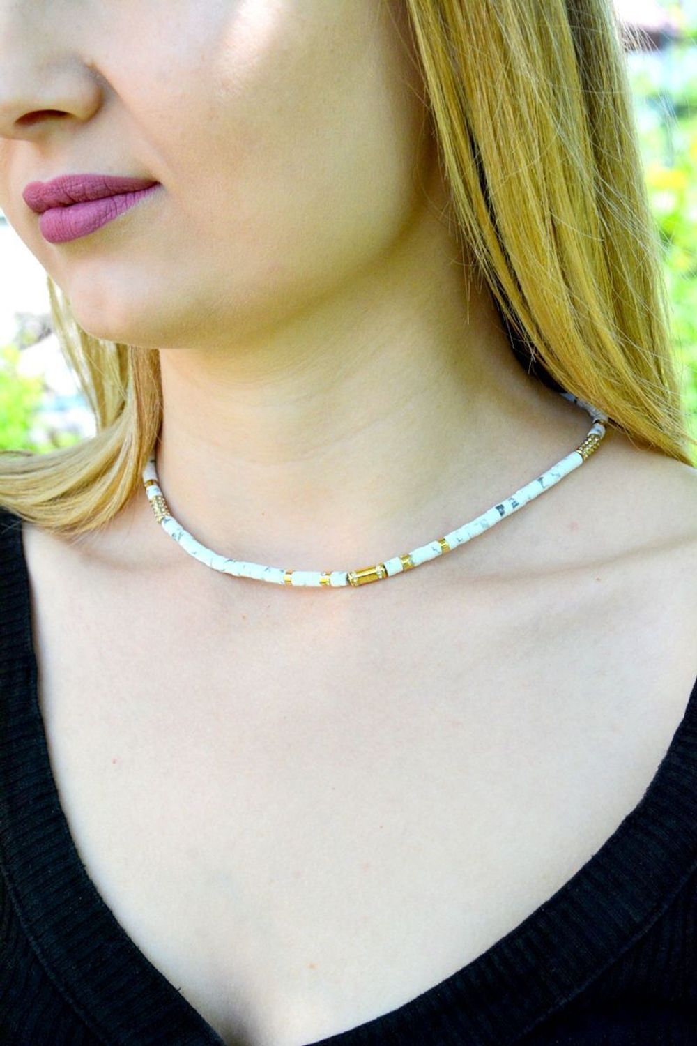 Naszyjnik damski GUESS pokryty złotem z kamieniami naturalnymi Biały Turkus JUBN03075JWYGWHT-U.jpg