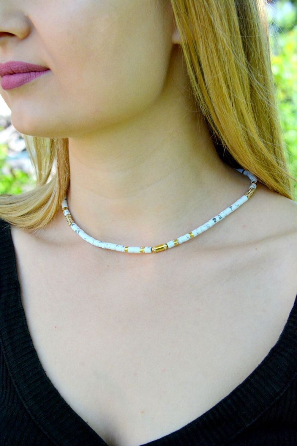 Naszyjnik damski GUESS pokryty złotem z kamieniami naturalnymi Biały Turkus JUBN03075JWYGWHT-U.jpg