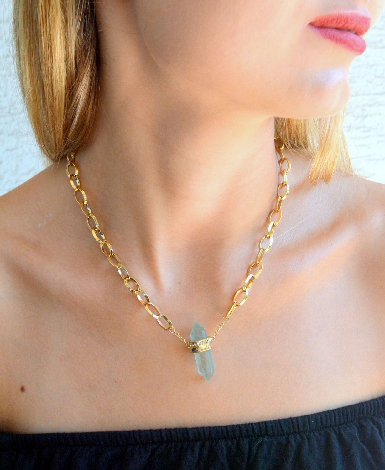 Naszyjnik damski GUESS Good Vibes kamień Fluoryt JUBN03117JWYGF. Naszyjnik markowy z kamieniem naturalnym Guess. Oryginalna biżuteria Guess. Naszyjnik z fluorytem. Naszyjnik duży kamień naturalny..jpg