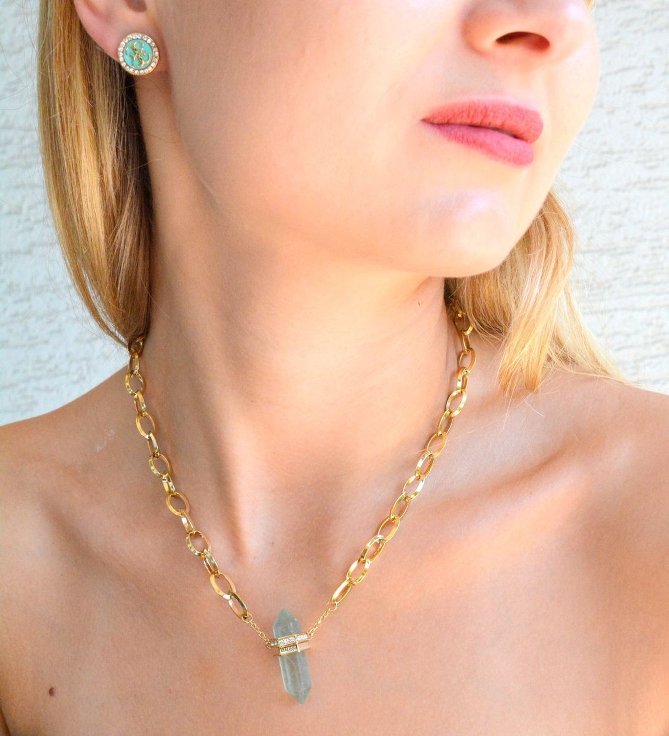 Naszyjnik damski GUESS Good Vibes kamień Fluoryt JUBN03117JWYGF. Naszyjnik markowy z kamieniem naturalnym Guess. Oryginalna biżuteria Guess. Naszyjnik z fluorytem. Naszyjnik duży kamień naturalny..jpg