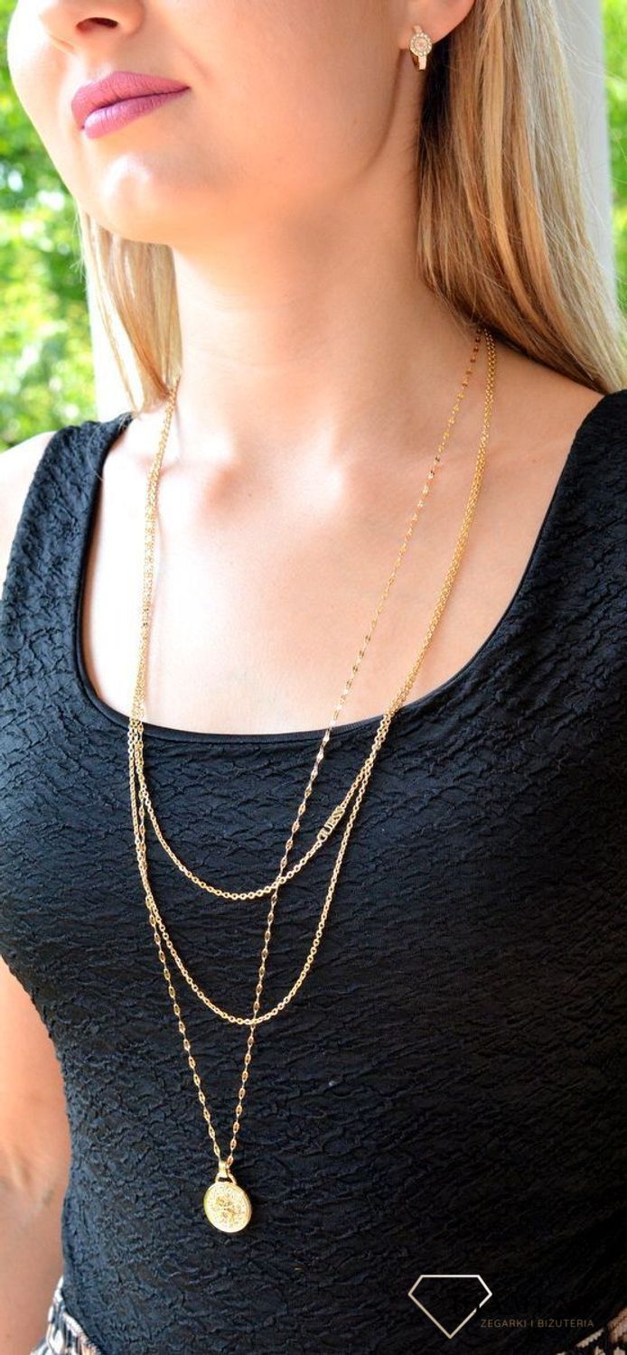 Naszyjnik damski Guess Dreaming JUBN03127JWYGT-U . Stalowy, ozdobny naszyjnik z zawieszką okrągłą  wysadzoną cyrkoniami i ozdobioną logo marki Guess. Wyjątkowa ozdoba, która świetnie się sprawdzi jako dodatek do letnich stylizacji. Naszyjnik 68.jpg