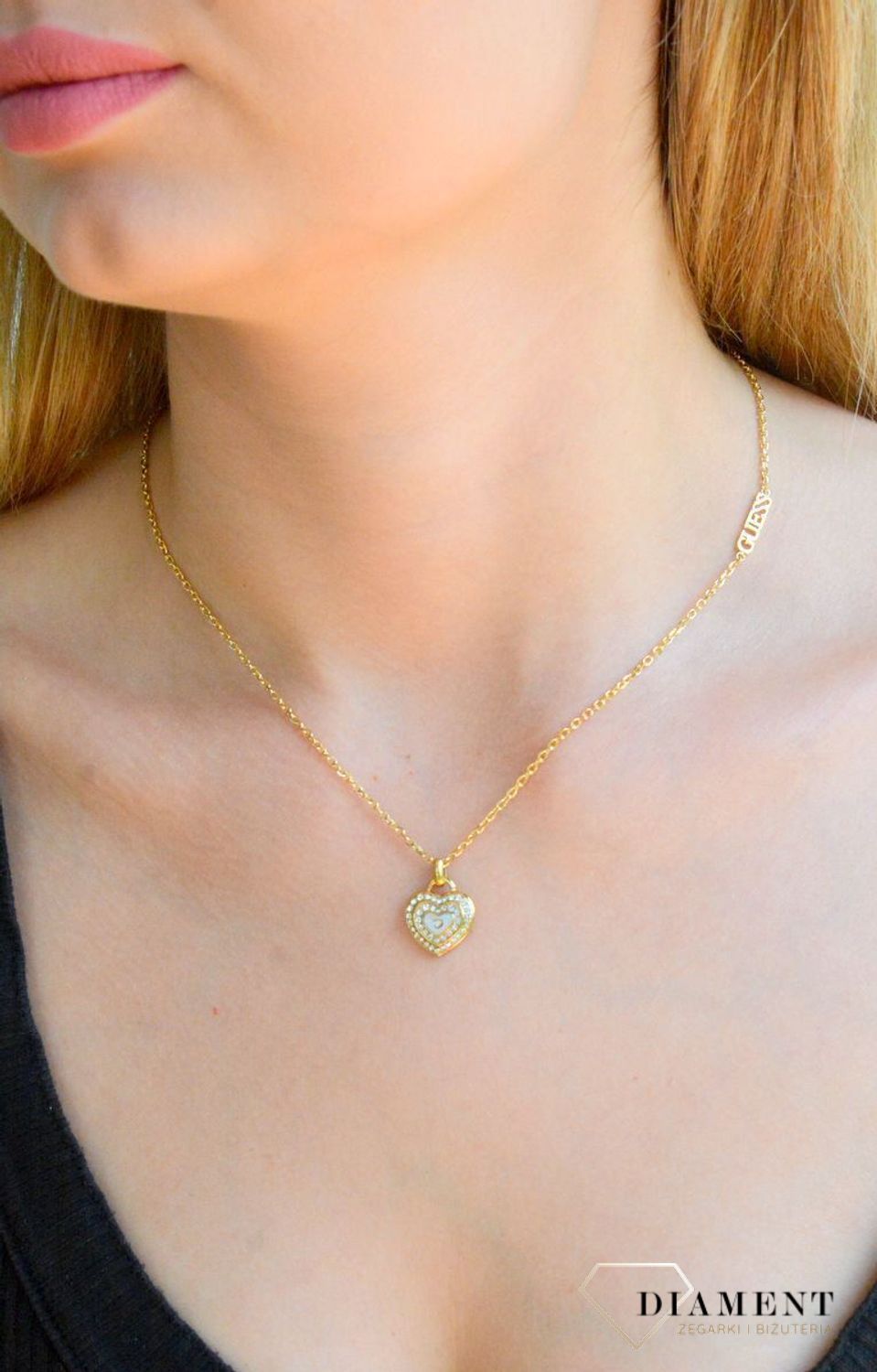 Naszyjnik damski Guess Amami z masą perłową JUBN04026JWYGWHT-U. Oryginalny naszyjnik marki Guess. Biżuteria Guess na prezent dla kobiety. Naszyjnik z sercem Guess..jpg