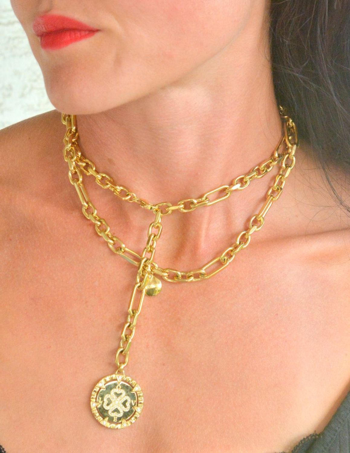 Naszyjnik damski podwójny GUESS pozłacany z koniczynką i cyrkoniami JUBN04036JWYGT-U.jpg