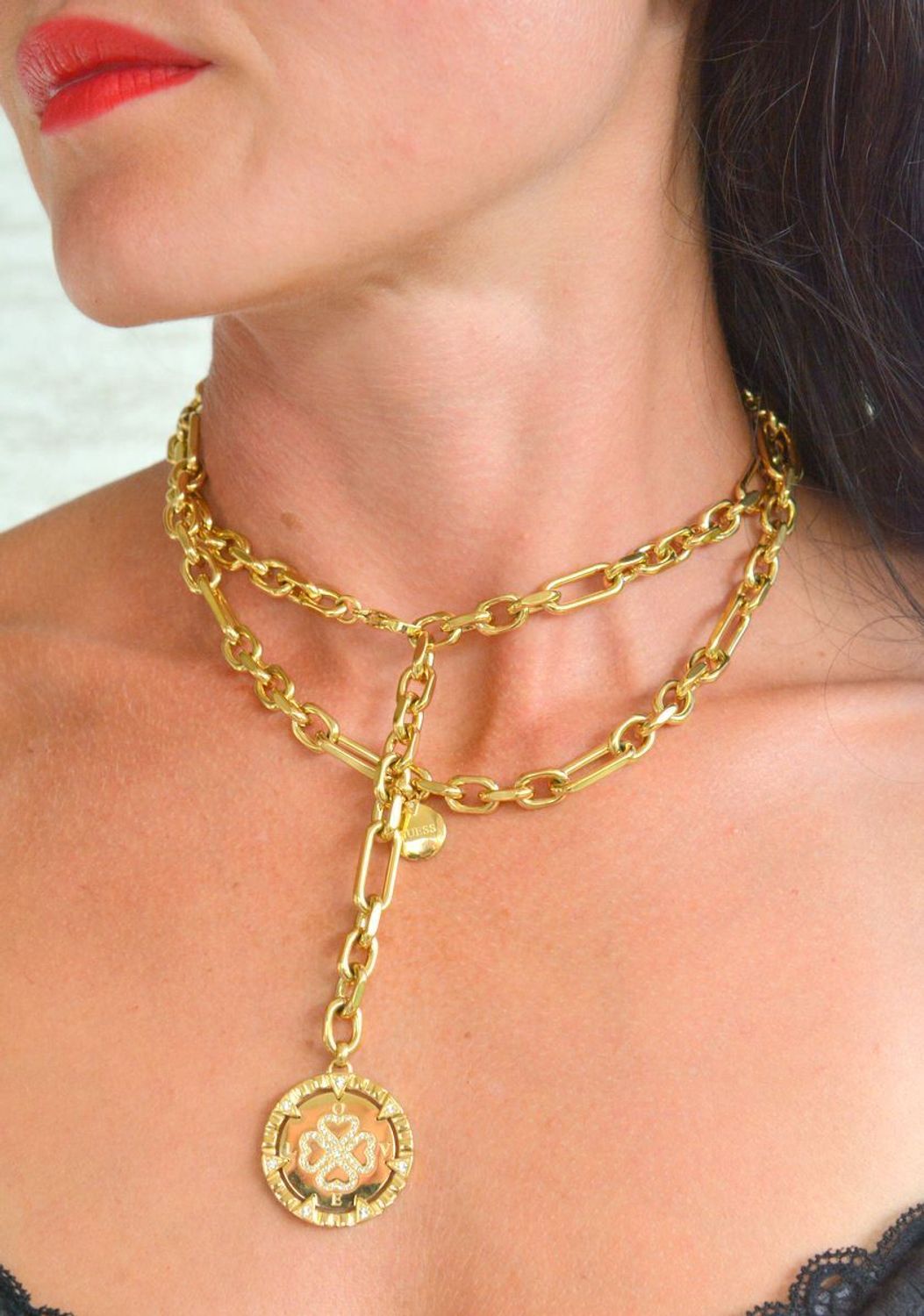Naszyjnik damski podwójny GUESS pozłacany z koniczynką i cyrkoniami JUBN04036JWYGT-U.jpg