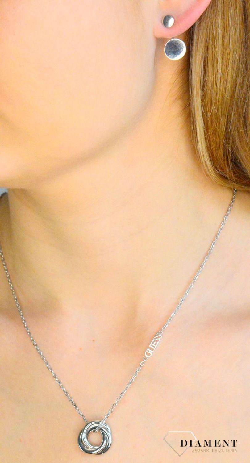 Naszyjnik damski GUESS w kolorze srebrnym  z okrągłymi kółeczkami i cyrkoniami JUBN04062JWRHT-U.png