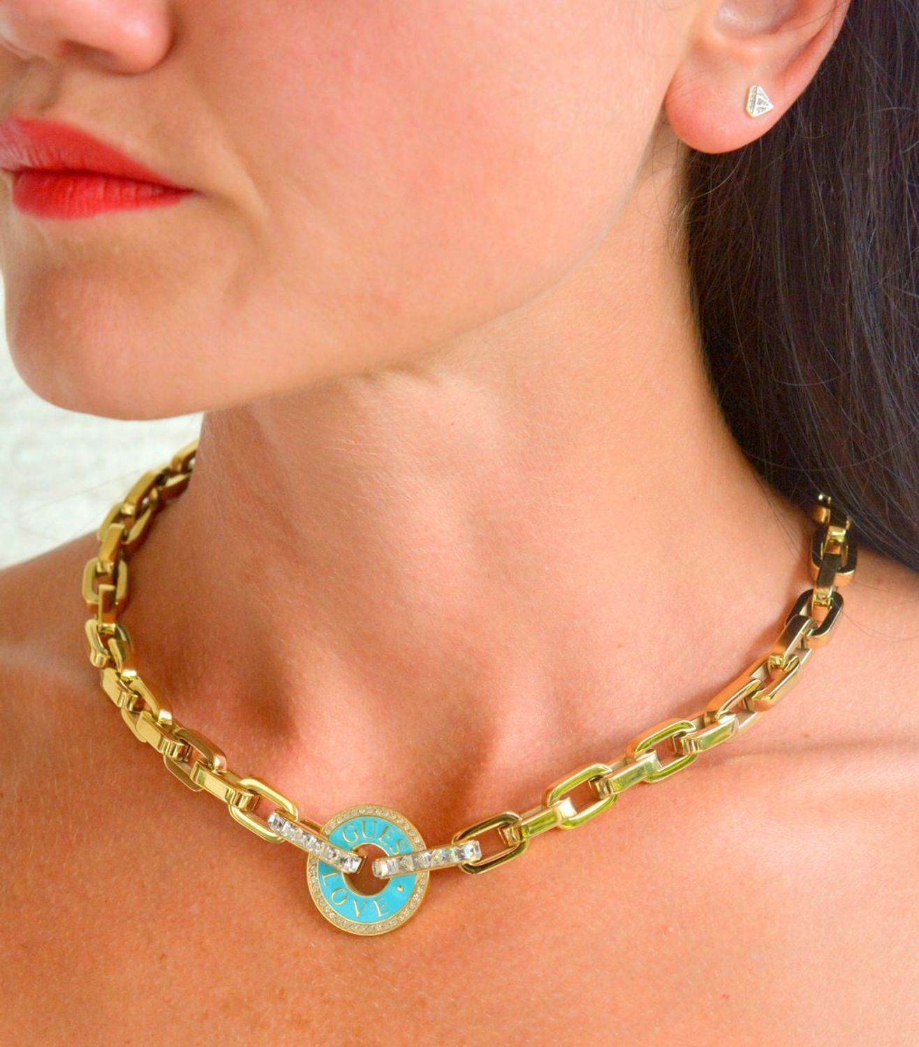 Naszyjnik damski GUESS pozłacany gruby ankier Love Guess z turkusową emalią JUBN04074JWYGTQT-U.webp
