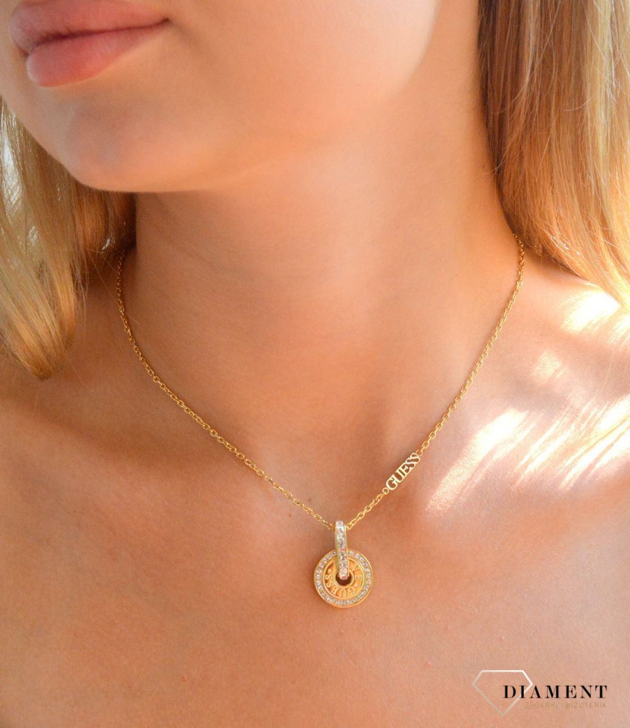 Naszyjnik GUESS pozłacany z okrągłą zawieszką Love Guess JUBN04077JWYGT-U.png