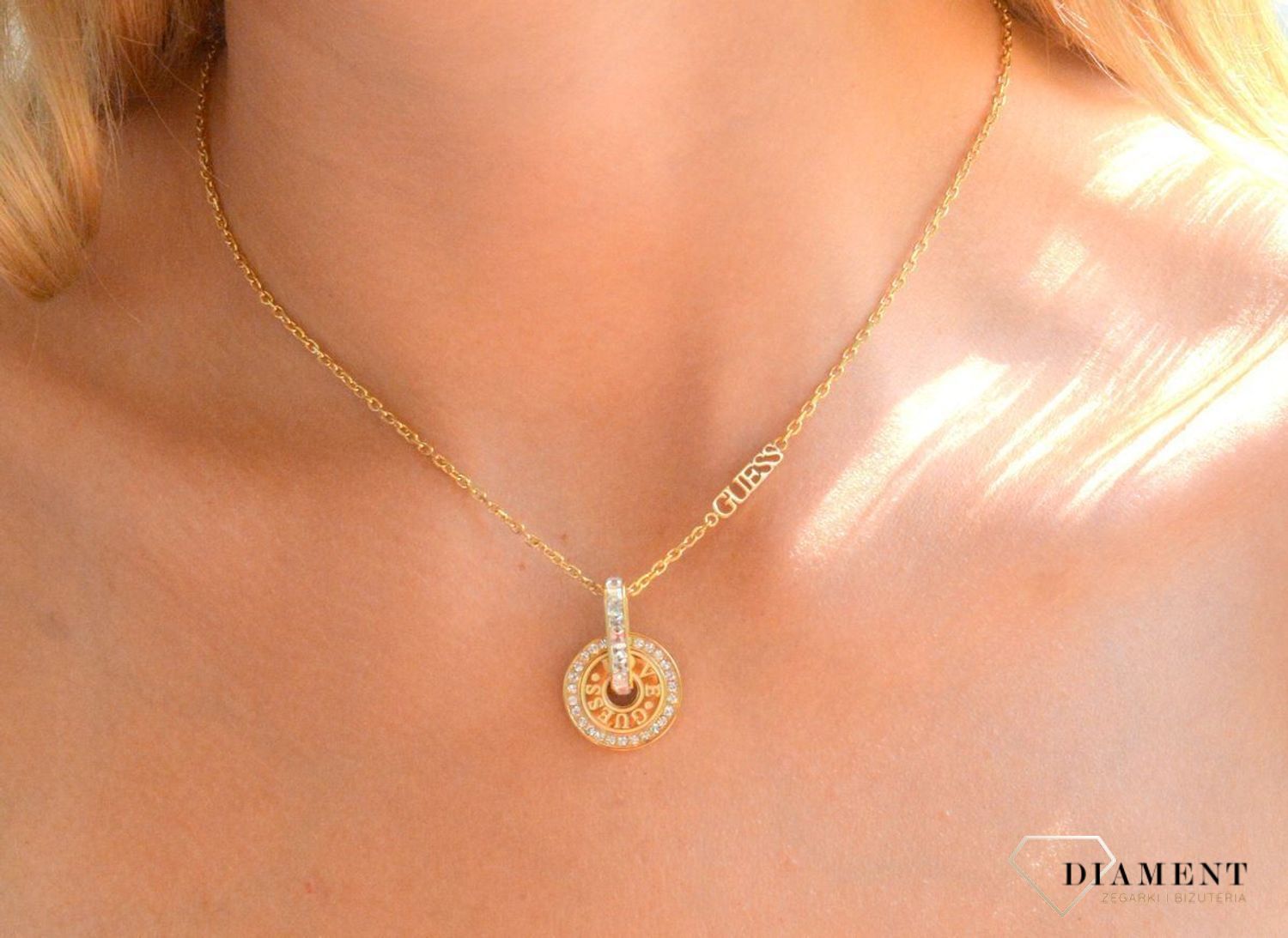 Naszyjnik GUESS pozłacany z okrągłą zawieszką Love Guess JUBN04077JWYGT-U.png