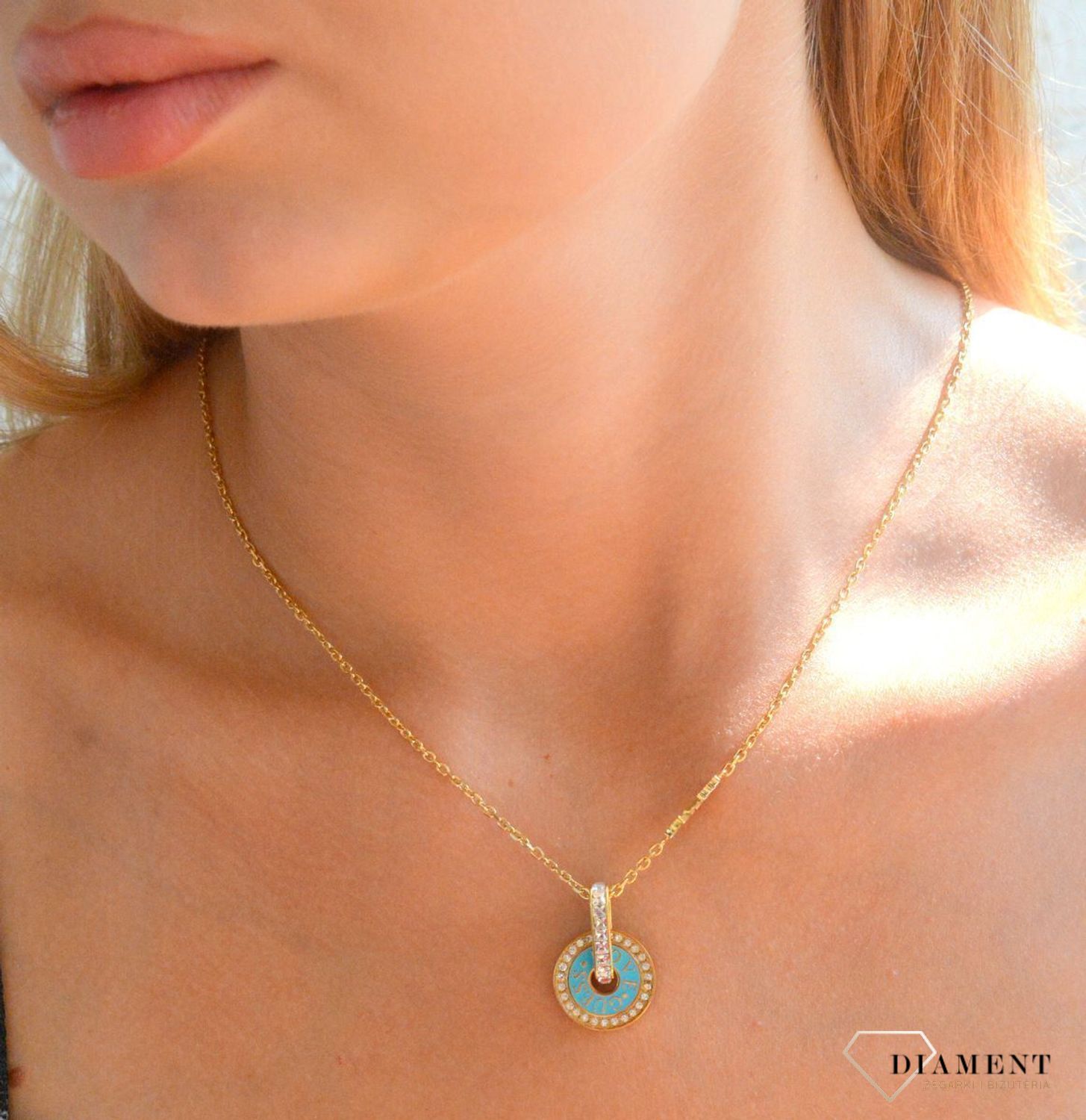 Naszyjnik GUESS pozłacany z okrągłą zawieszką Love Guess z niebieską emalią JUBN04077JWYGTQT-U.jpg