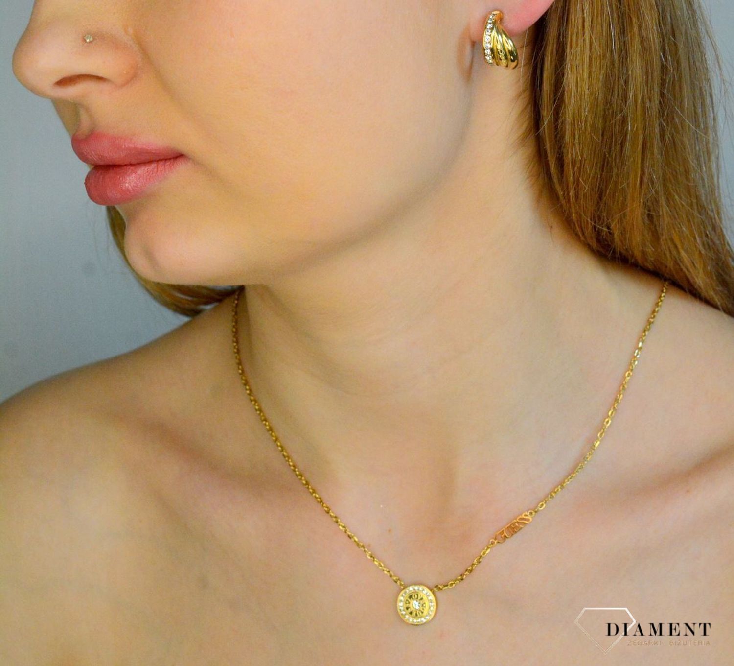 Naszyjnik damski LOVE GUESS pokryty złotem z okrągłą zawieszką ozdobioną cyrkoniami JUBN04080JWYGT-U.png