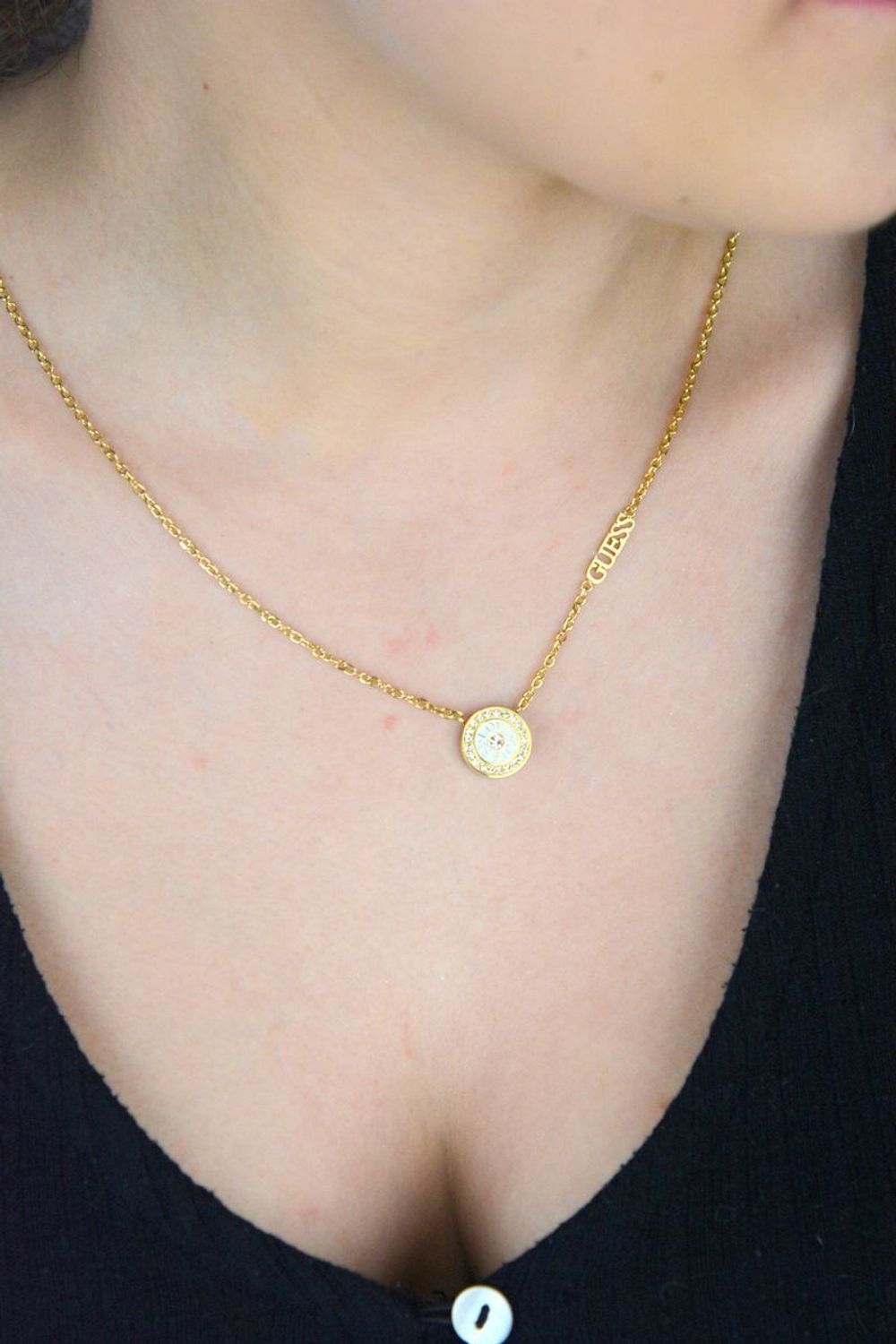 Naszyjnik damski Guess 💎 pozłacany stalowy  Okrągła zawieszka z logo i cyrkonią ✨ (2).jpg