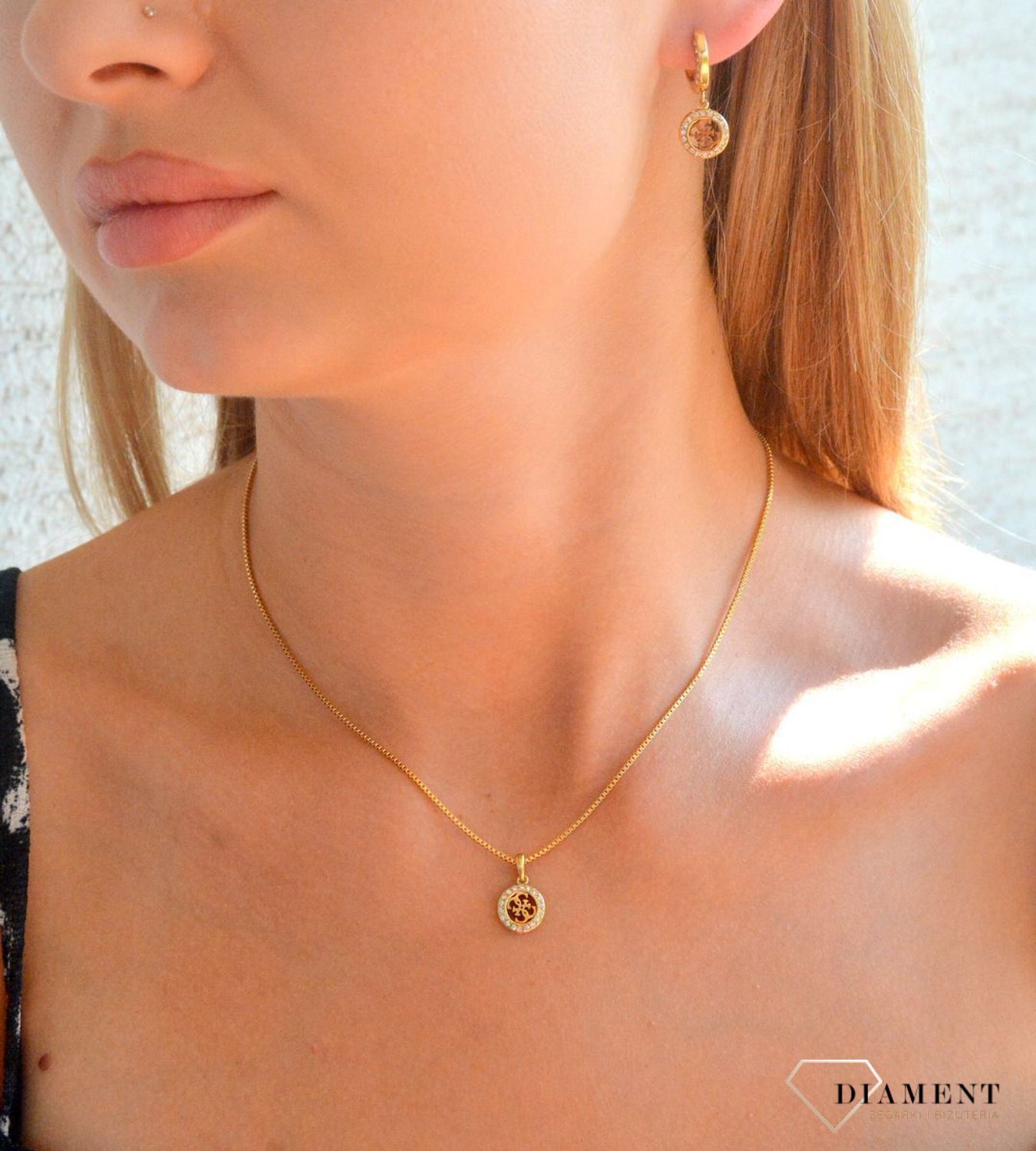 Naszyjnik damski Guess “4G CRUSH” JUBN04162JWYGTU. Stalowy naszyjnik damski Guess. Naszyjnik stalowy w złotym kolorze Guess. Naszyjnik damski z logo Guess. Naszyjnik na prezent..jpg