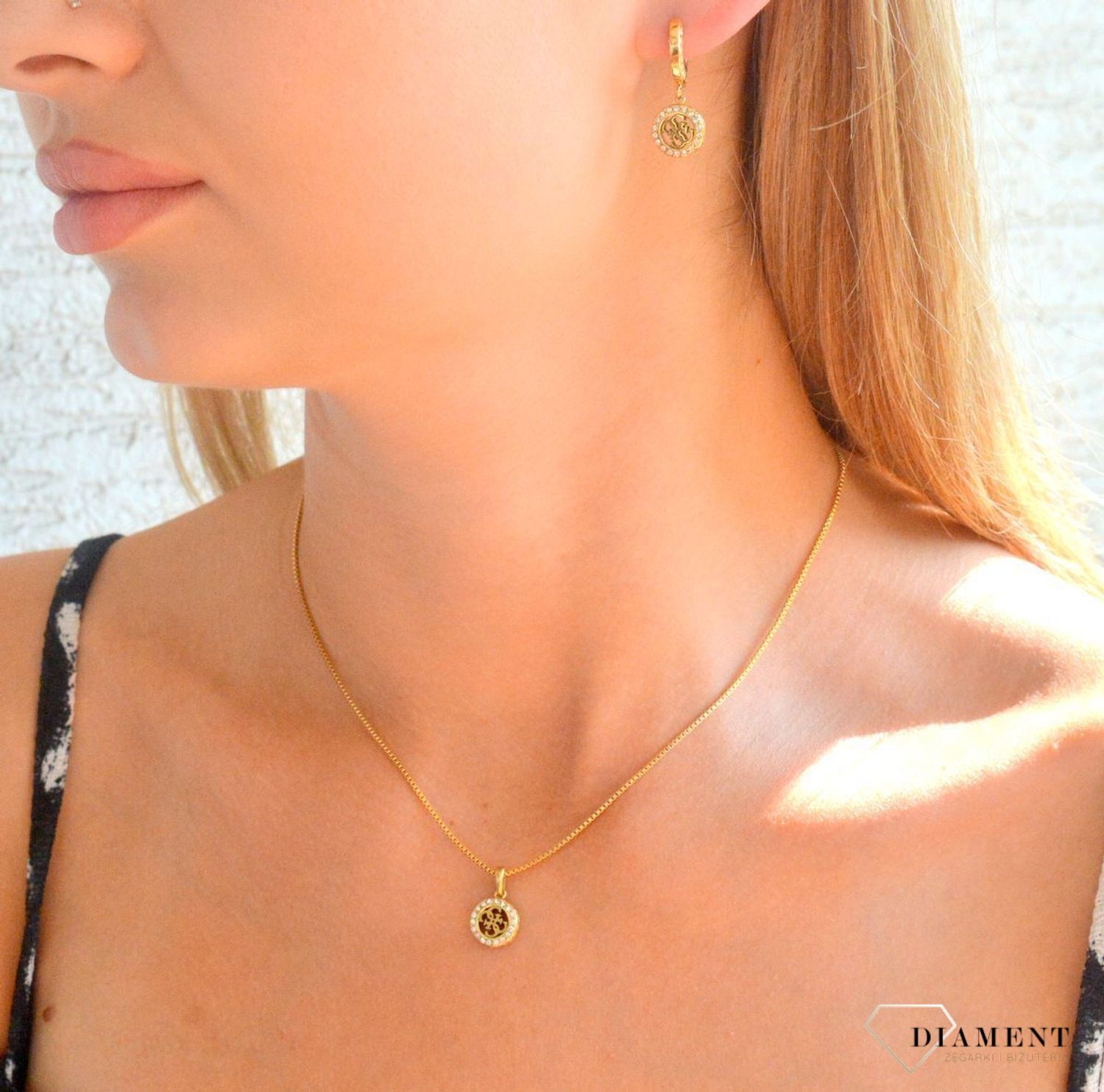 Naszyjnik damski Guess “4G CRUSH” JUBN04162JWYGTU. Stalowy naszyjnik damski Guess. Naszyjnik stalowy w złotym kolorze Guess. Naszyjnik damski z logo Guess. Naszyjnik na prezent..jpg