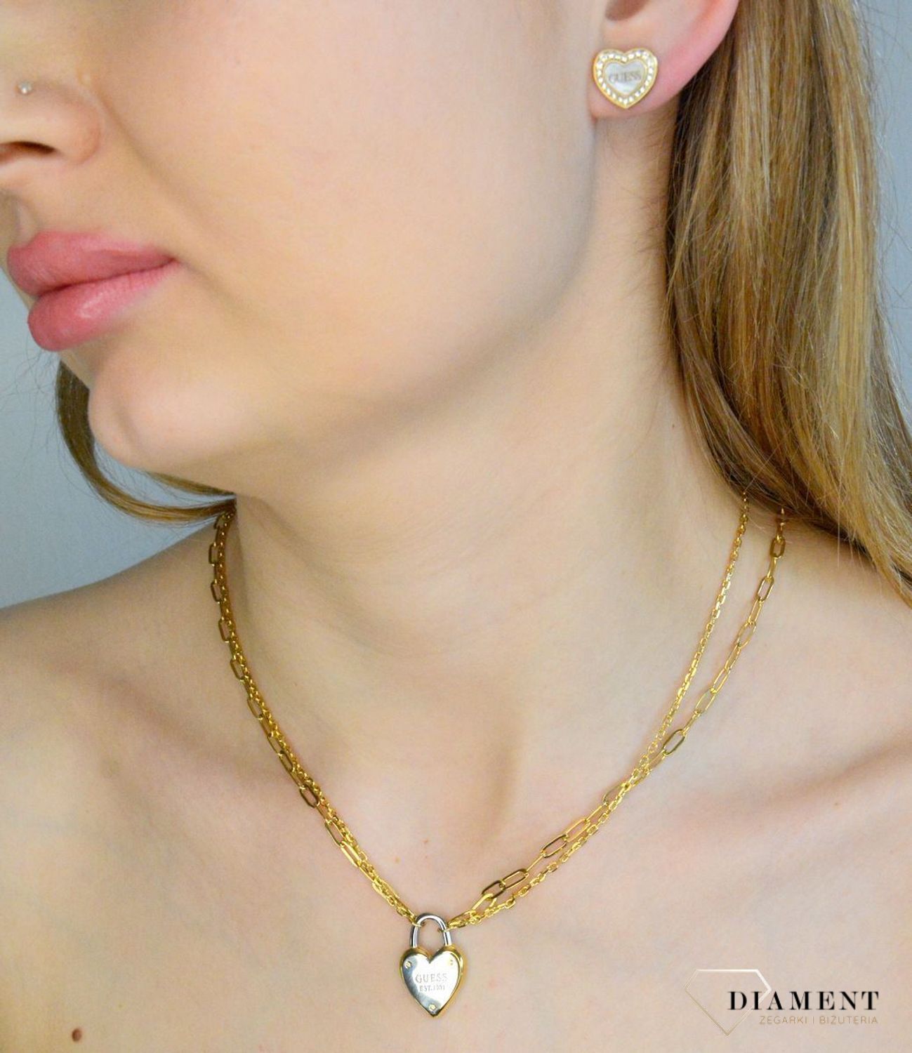 Naszyjnik damski pokryty złotem z kłódką w kształcie serca i logo GUESS JUBN04208JWYGRHT-U.png