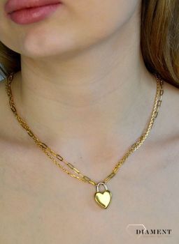 Naszyjnik damski pokryty złotem z kłódką w kształcie serca i logo GUESS JUBN04208JWYGRHT-U.  Stalowy, ozdobny naszyjnik z zawieszką kłódką w kształcie serca GUESS JUBN04208JWYGRHT-U (3).JPG