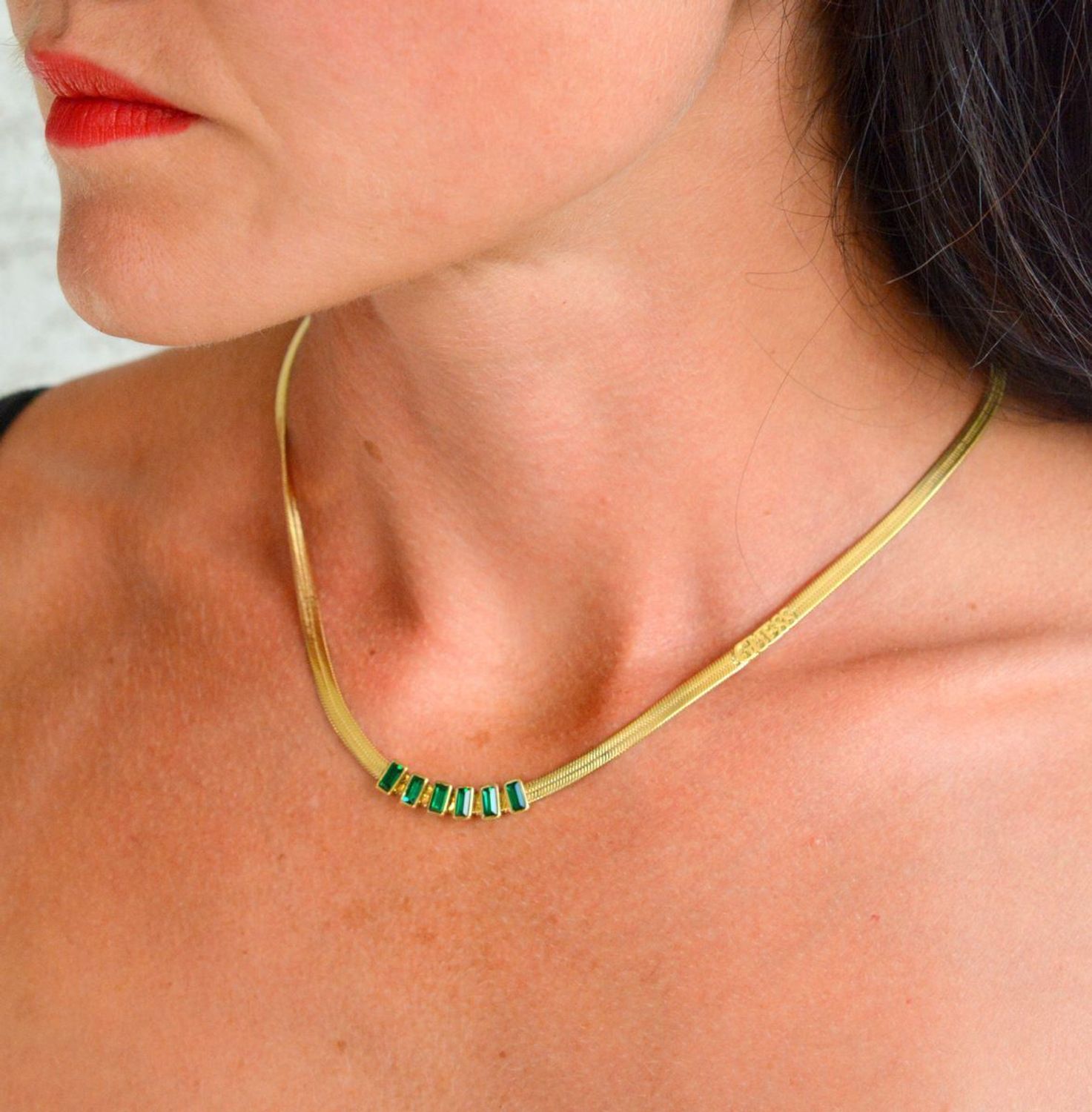 Naszyjnik damski Guess złota taśma z cyrkoniami JUBN04255JWYGEMT-U. Stalowy naszyjnik Guess. Naszyjnik damski Guess. Naszyjnik stalowy damski Guess. Naszyjnik stalowy taśma. Stalowa taśma naszyjnik dla kobiety..jpg