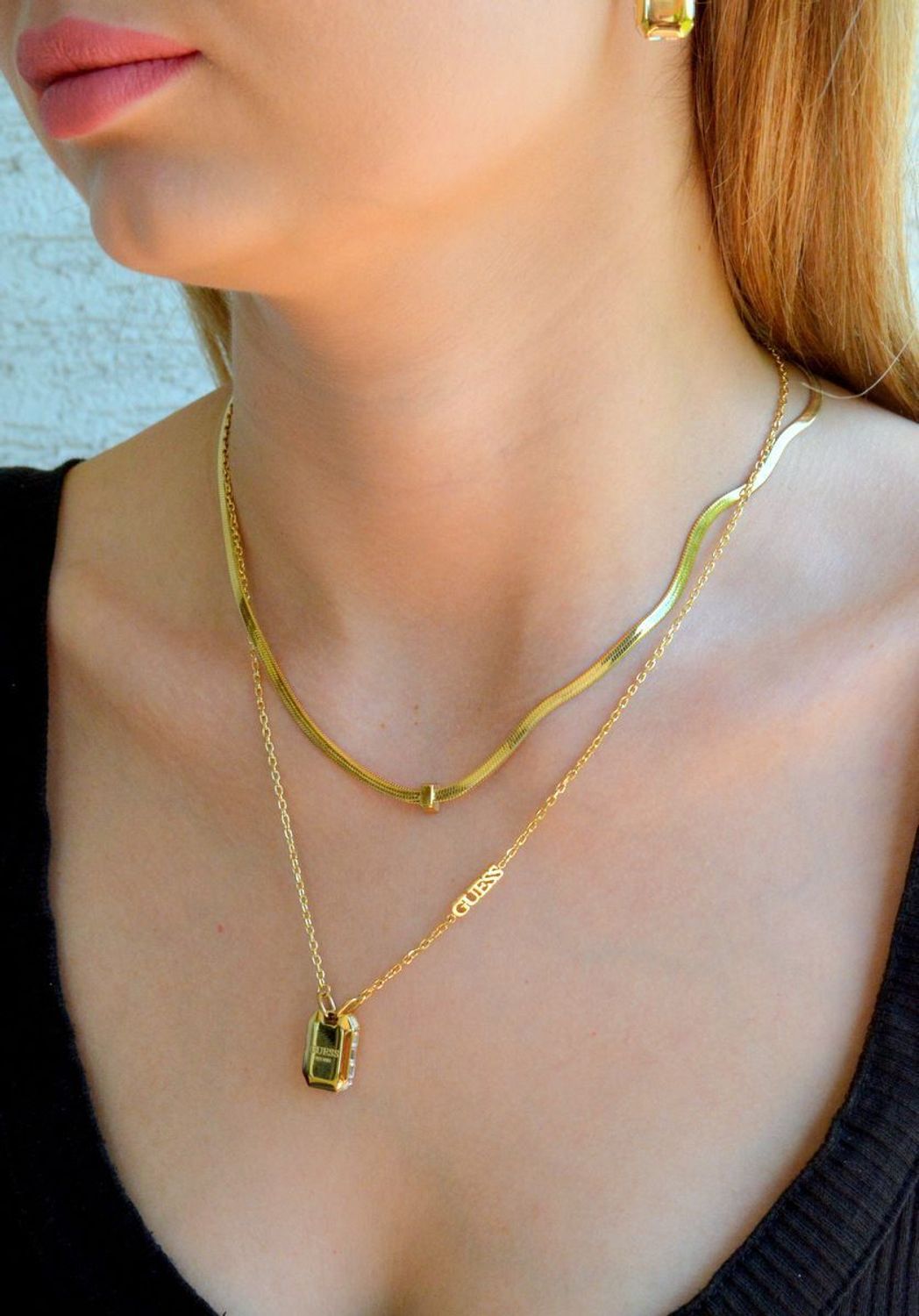 Naszyjnik damski Guess Hashtag Guess podwójny JUBN04257JWYGTU. Naszyjnik taśma, żmijka z Guess. Oryginalny naszyjnik marki Guess. Biżuteria Guess na prezent dla kobiety..jpg