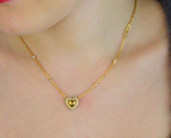 Naszyjnik GUESS JUBN05018JWYGTU – elegancki złoty naszyjnik ze stali chirurgicznej z motywem serca. Regulowana długość, karabińczyk i lekka forma sprawiają, że to idealny prezent dla stylowej kobiety (1).JPG