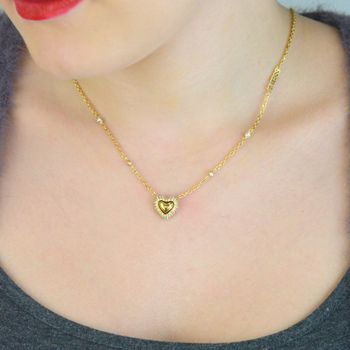 Naszyjnik GUESS JUBN05018JWYGTU – elegancki złoty naszyjnik ze stali chirurgicznej z motywem serca. Regulowana długość, karabińczyk i lekka forma sprawiają, że to idealny prezent dla stylowej kobiety (3).JPG