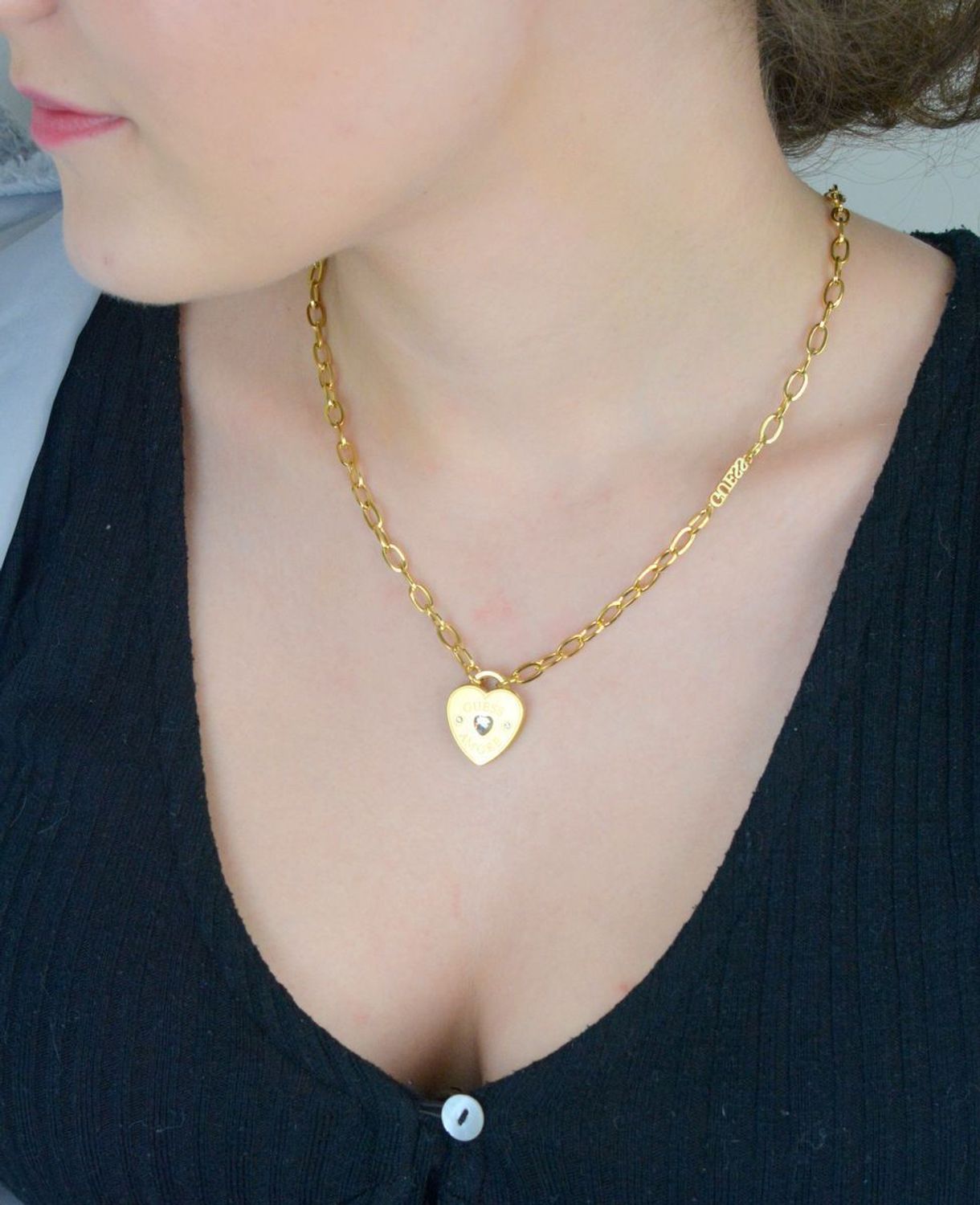 Naszyjnik damski Guess 💛 pozłacany stalowy  Serce z kryształem ✨ i napisem Amore.jpg