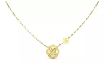 Naszyjnik GUESS Wild Flower JUBN05502JWYGTU – pozłacany naszyjnik z motywem kwiatowym, ozdobiony cyrkoniami i kryształkami. Kobiecy, delikatny i pełen blasku – idealny prezent dla miłośniczek 1.webp