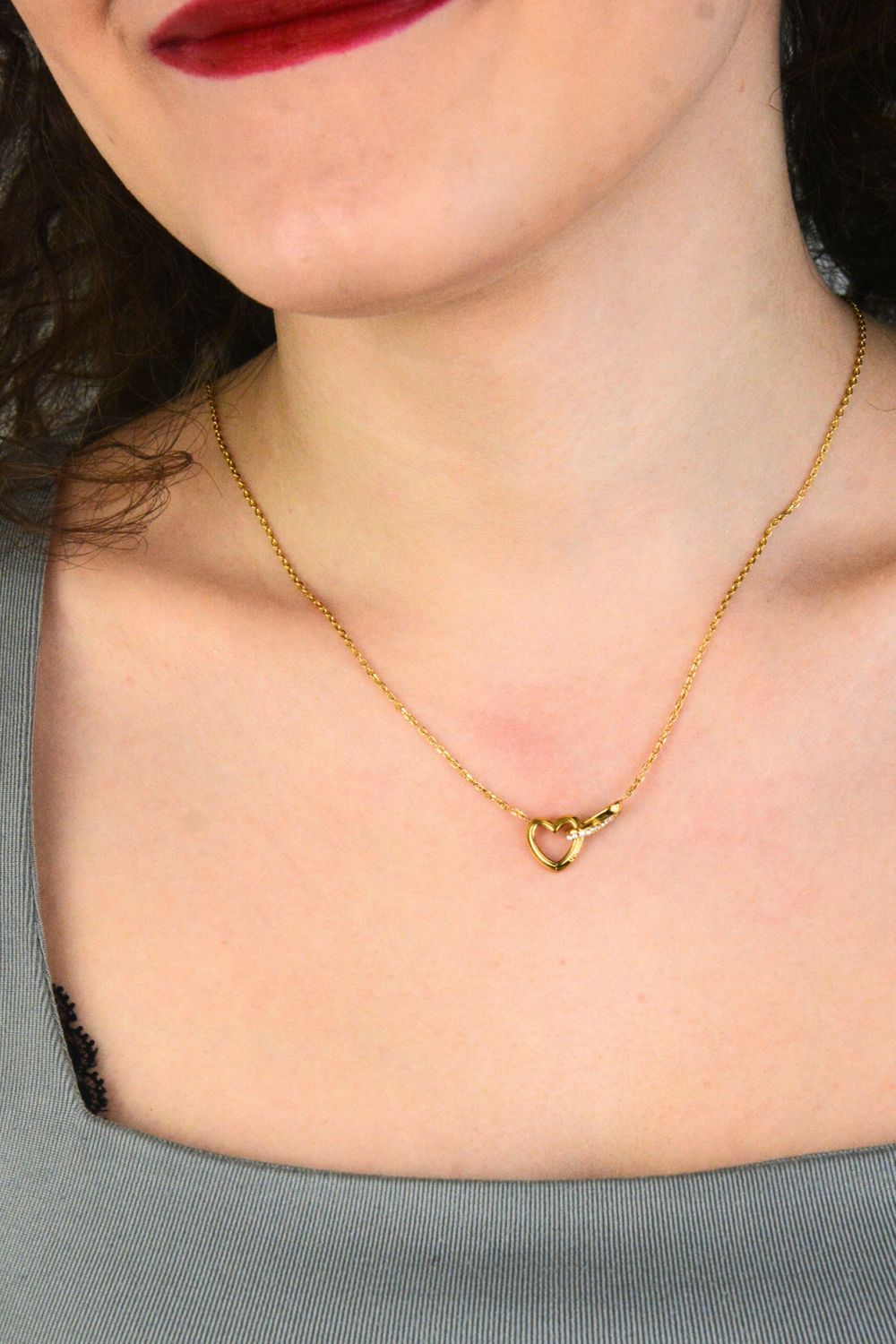 Naszyjnik GUESS Iconique JUBN05530JWYGTU – złoty naszyjnik z sercem i symbolem nieskończoności.jpg