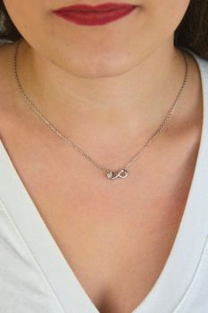 Naszyjnik Guess JUBN06047JWRHTU srebrny nieskończoność serce  damski (3).jpg
