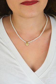 Naszyjnik Guess Beloved perły serce cyrkonie złoty  damski elegancki (4).jpg
